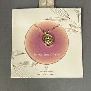 Gold Flower Pendant Necklace NWT